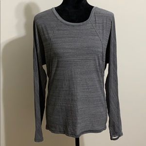 * Lululemon long sleeve run shirt